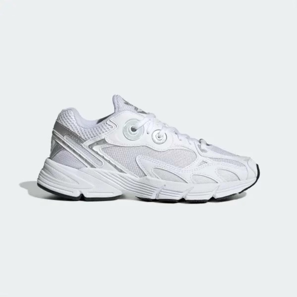 NWT Adidas Astir